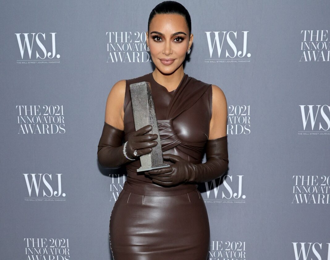 Kim Kardashian: Σεισμός στο Instagram με τη σέξυ πόζα της φορώντας μαγιό!
