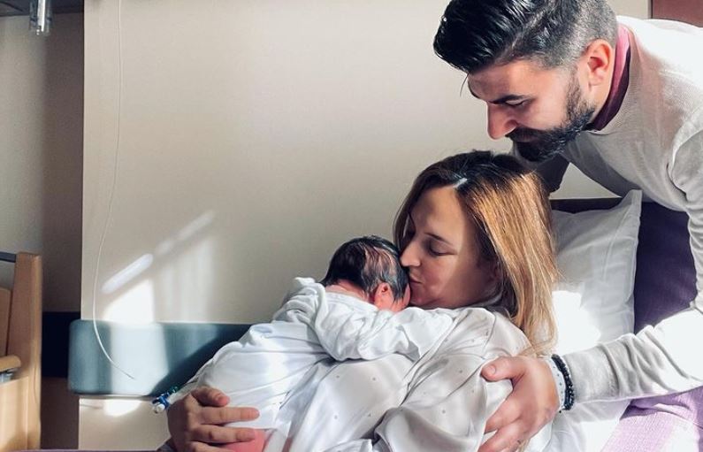Κλέλια Πανταζή: Η τρυφερή φωτογραφία με τον μόλις μίας εβδομάδας γιο της!