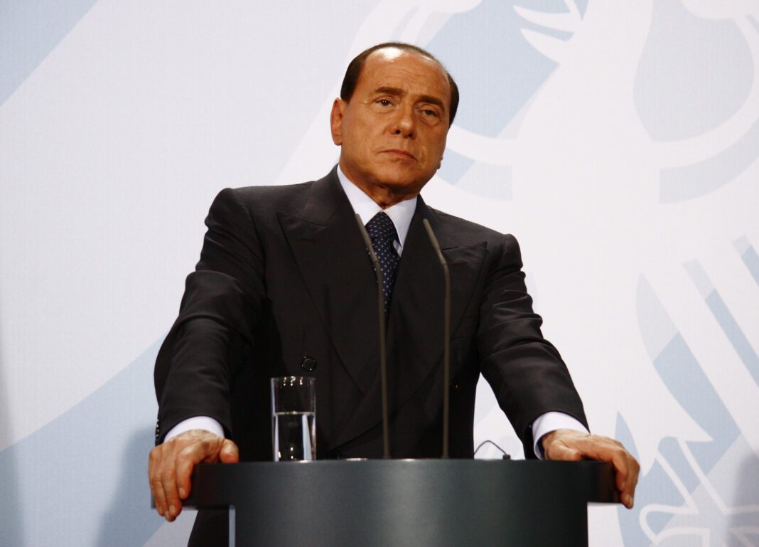 Silvio Berlusconi: Δημοσίευσε μία τρυφερή φωτογραφία με την 32χρονη σύντροφό του, Marta!