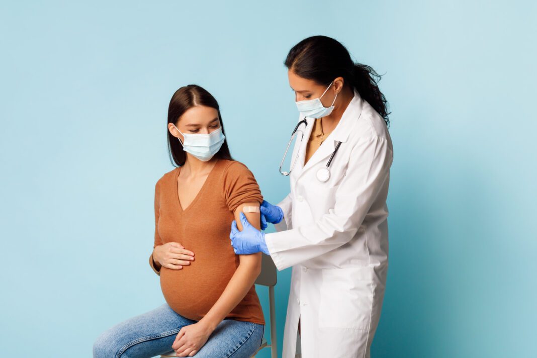 Κορονοϊός: Οφέλη για τα έμβρυα από τον εμβολιασμό εγκύων
