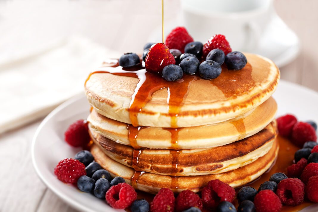 Συνταγή: Πως να φτιάξεις με 3 υλικά τα πιο γλυκά pancakes για ένα τέλειο πρωινό στο κρεβάτι