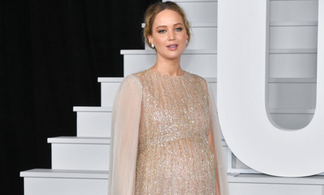 Jennifer Lawrence: Έγινε μανούλα για πρώτη φορά!