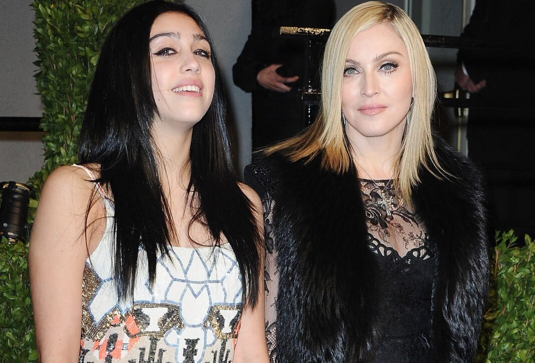 Madonna: Η 25χρονη κόρη της, Lourdes Leon, ποζάρει με ζαρτιέρες και αναστατώνει το Instagram