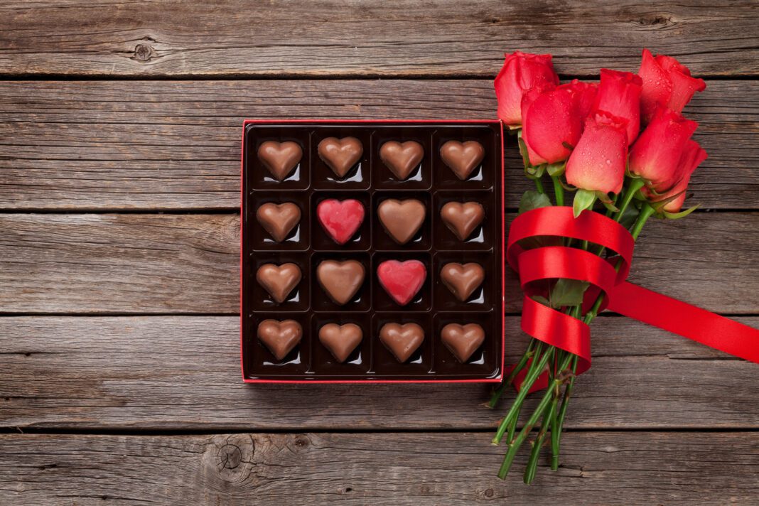 Άγιος Βαλεντίνος: Τα σοκολατάκια του... έρωτα από τον Άκη Πετρετζίκη