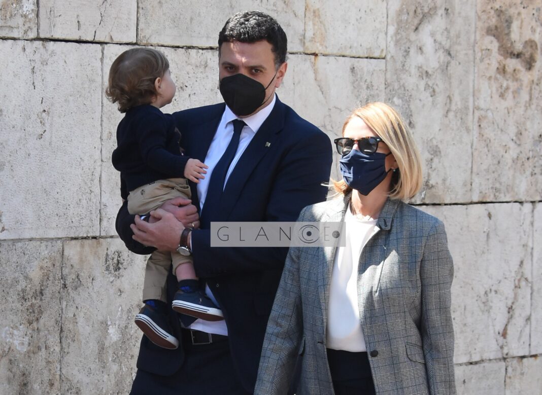 Βασίλης Κικίλιας - Τζένη Μπαλατσινού: Στην παρέλαση της 25ης Μαρτίου με τον γιο τους, Παναγιώτη Αντώνιο