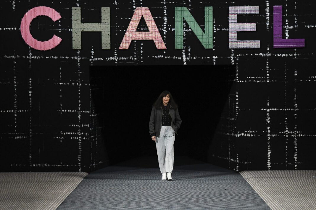 Chanel: Δείχνει το must have παλτό για Φθινόπωρο / Χειμώνα 2022