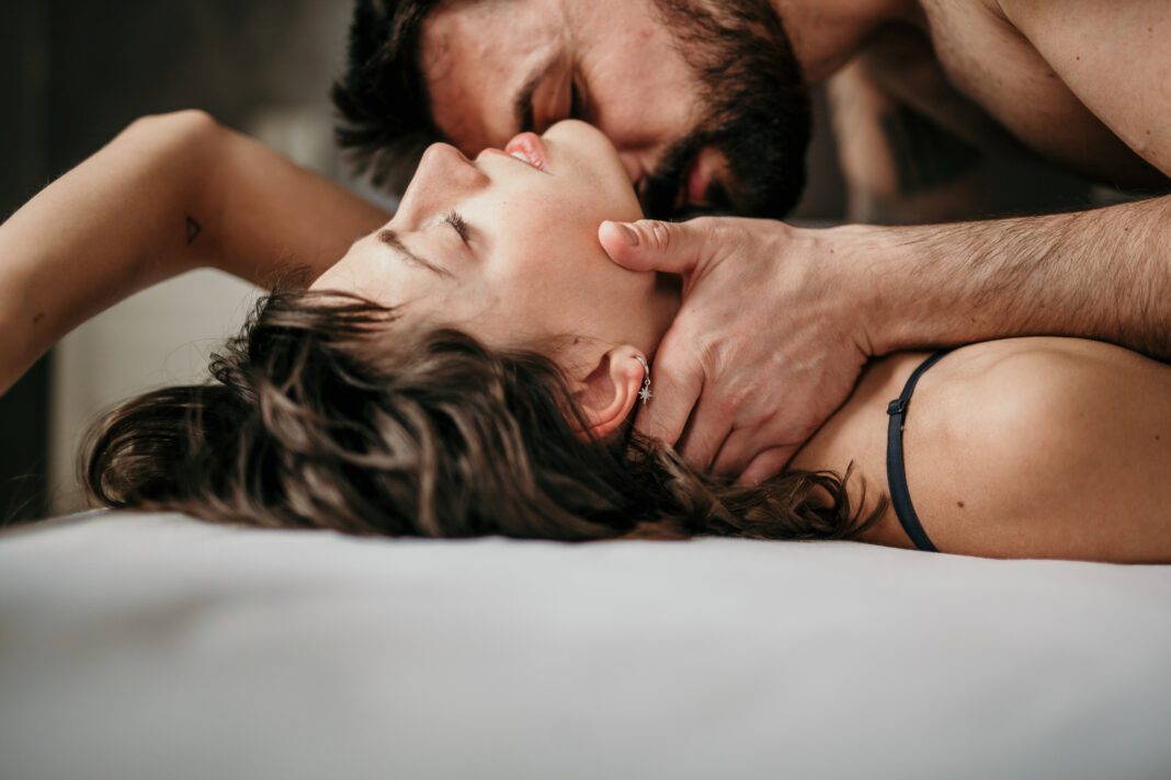 Συμβιβάζεσαι στο κρεβάτι; Μάθε πως να το αλλάξεις για να έχεις καλύτερη σεξουαλική ζωή