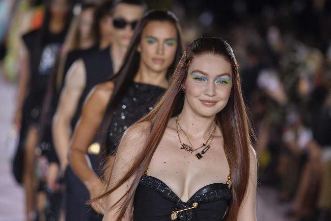 Gigi Hadid: Έπαιξε με πορτοκαλί αποχρώσεις και δημιούργησε το πιο φρέσκο μακιγιάζ για girly εμφανίσεις