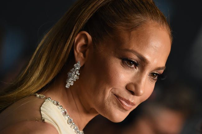 Jennifer Lopez: Στα 52 της χρόνια εντυπωσιάζει με την νεανική όψη της και μοιράστηκε όλα της τα μυστικά!