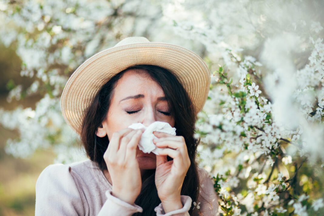 Ανοιξιάτικη αλλεργία: 3 απλές συμβουλές για να αντιμετωπίσεις άμεσα τα συμπτώματά της