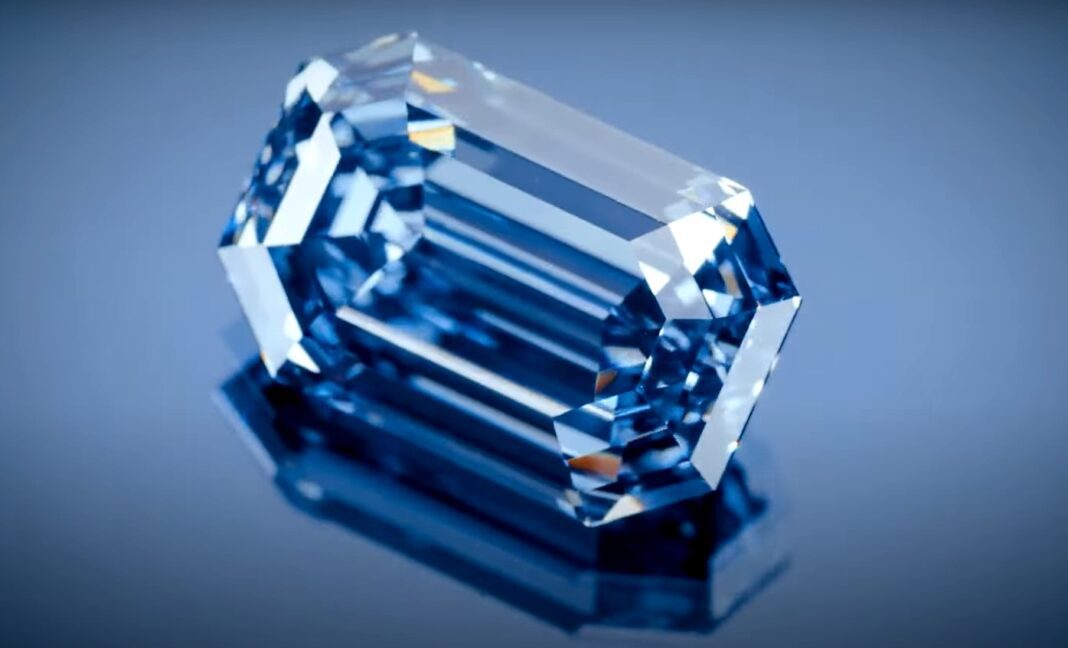 To μεγαλύτερο μπλε διαμάντι του κόσμου πλησίασε ρεκόρ πώλησης! Ποιο είναι το “αστρονομικό” ποσό