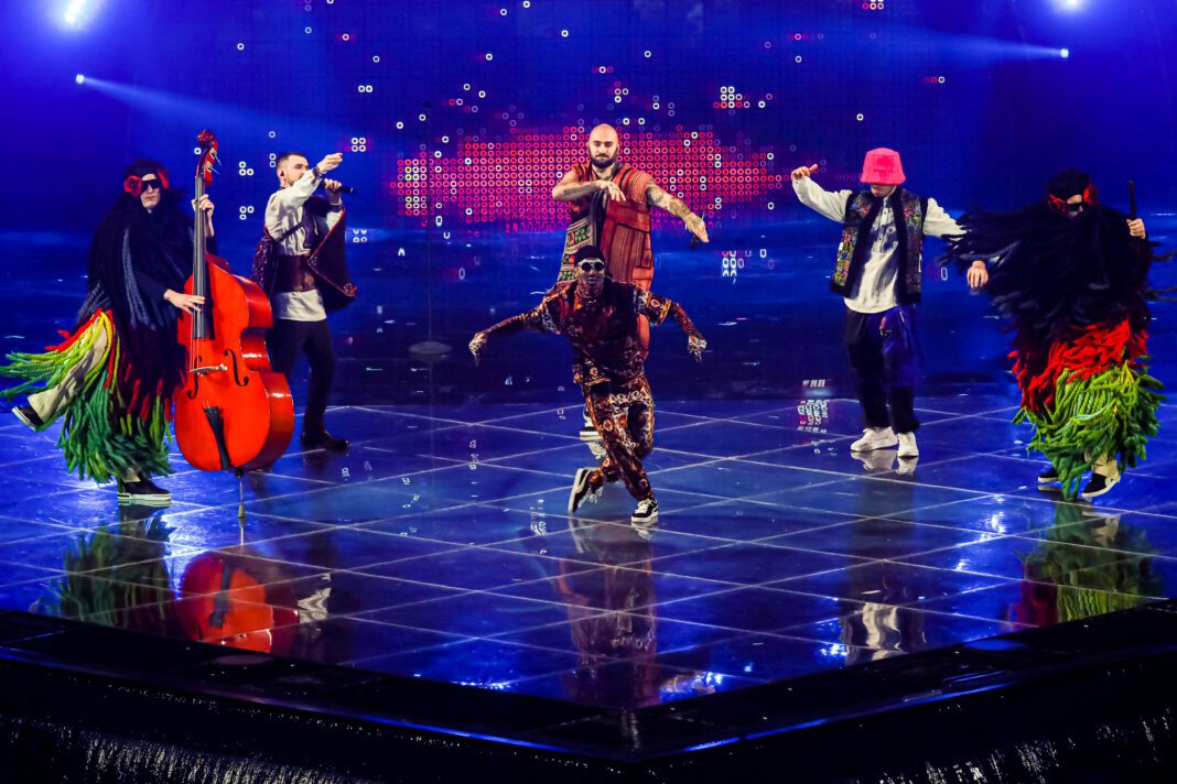 Eurovision 2022: Μέσα από καταφύγιο μετέδωσε τον διαγωνισμό ο σχολιαστή της Ουκρανικής τηλεόρασης!