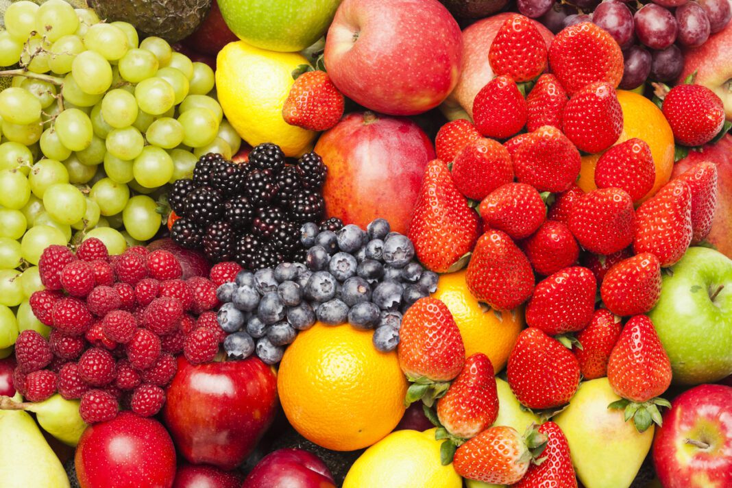 4 Φρούτα που μπορείς να επιλέξεις για σνακ τους καλοκαιρινούς μήνες