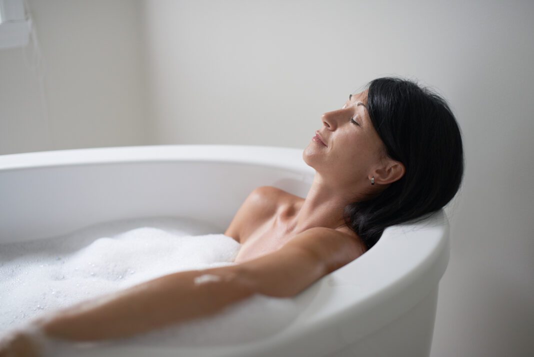 Τα πολλαπλά οφέλη του μπάνιου στην υγεία και το σώμα σου!