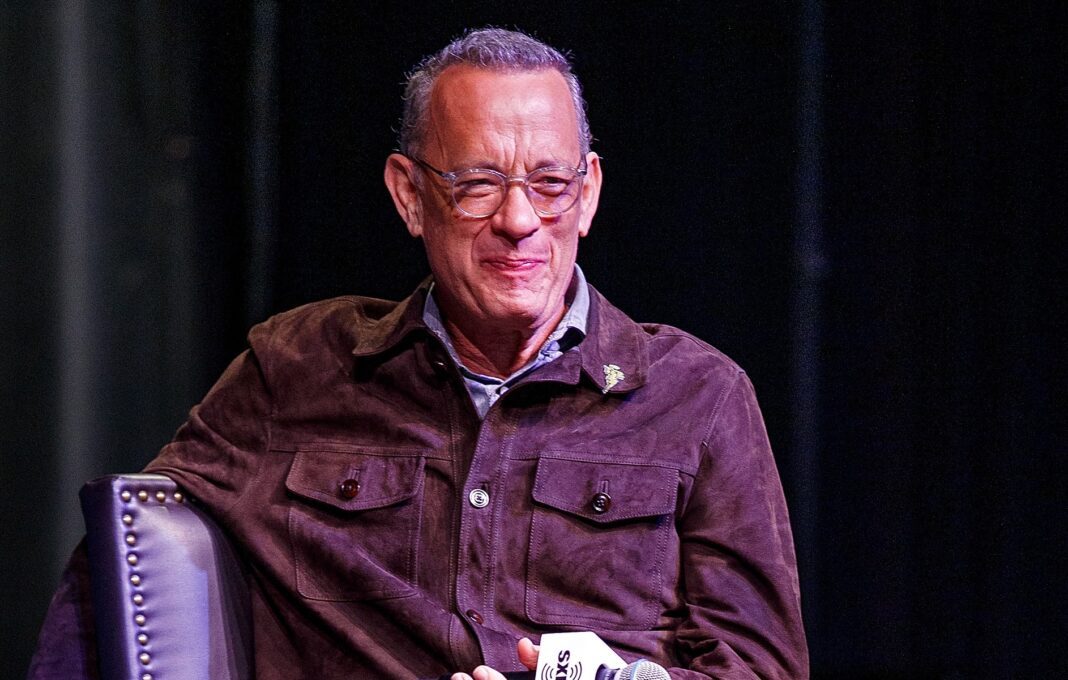 Tom Hanks: Άγχος για την κατάσταση της υγείας του μετά το ανεξέλεγκτο τρέμουλο σε δημόσια ομιλία του (Βίντεο)