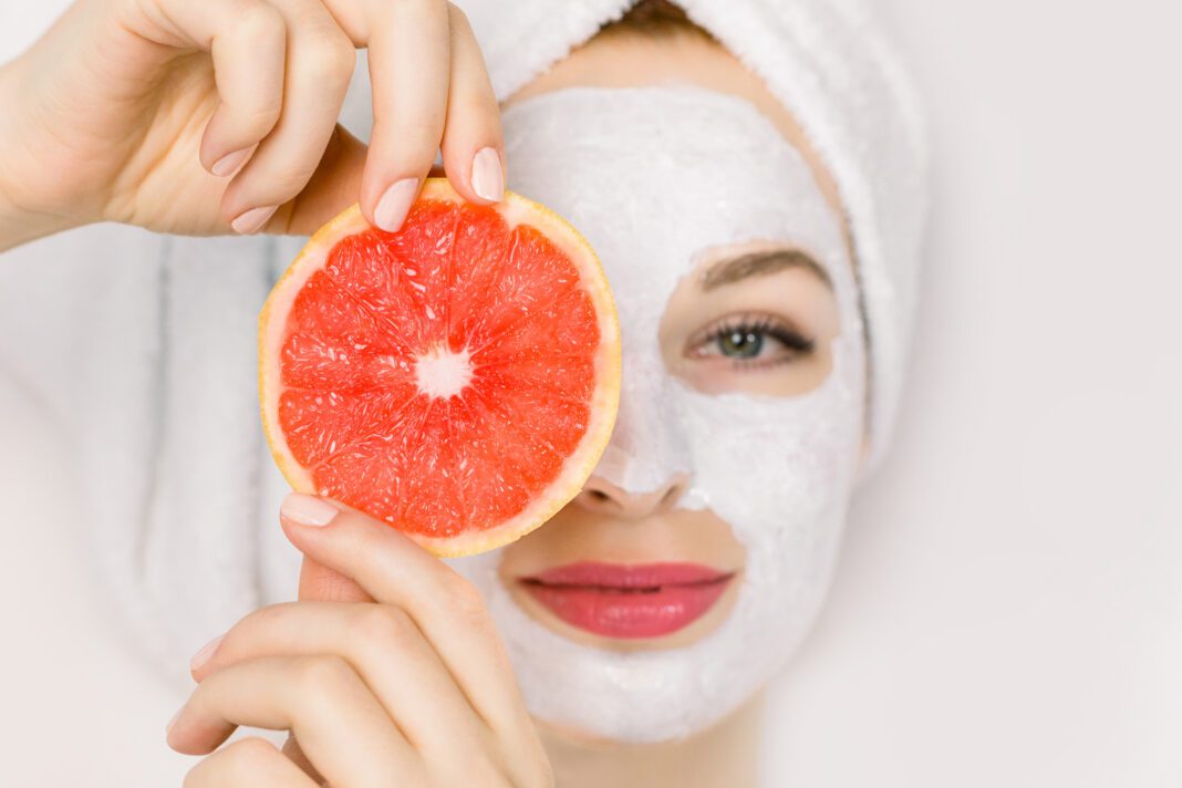 DIY μάσκες προσώπου με καλοκαιρινά φρούτα για σούπερ λάμψη και ενυδάτωση!