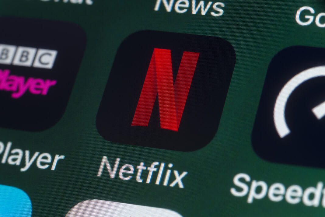 Netflix: Η τιμή που θα χρεώνει πλέον τους χρήστες που μοιράζονται τον ίδιο κωδικό