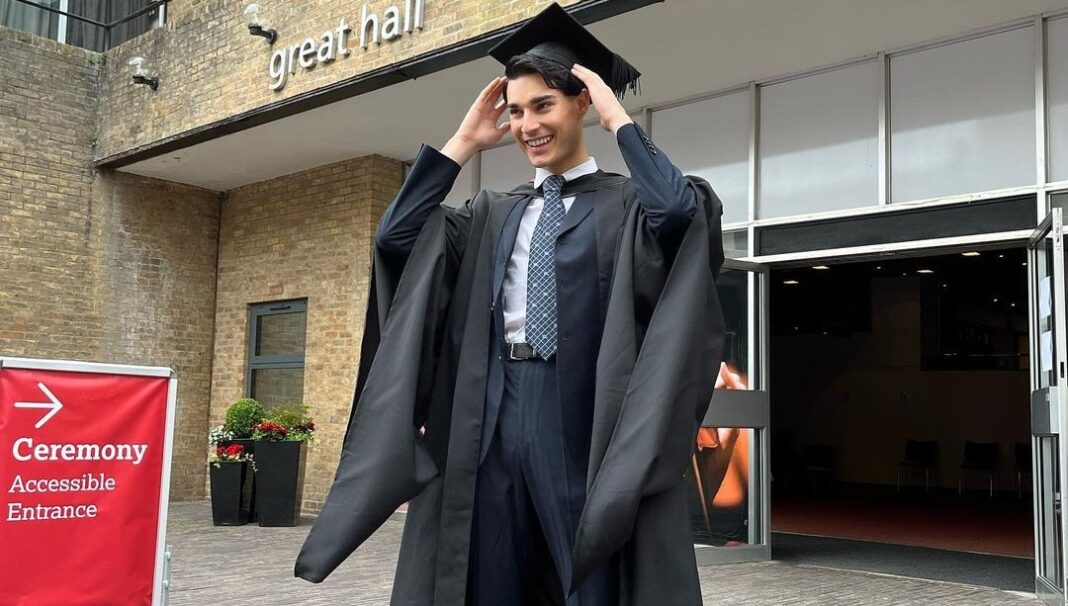 Κωνσταντίνος Τσαγκάρης GNTM: Αποφοίτησε από πανεπιστήμιο της Αγγλίας! (φωτογραφία)