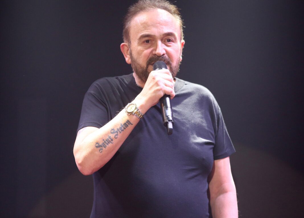 Σταμάτης Γονίδης: Βίαιο περιστατικό έκανε άνω-κάτω συναυλία του γνωστού τραγουδιστή