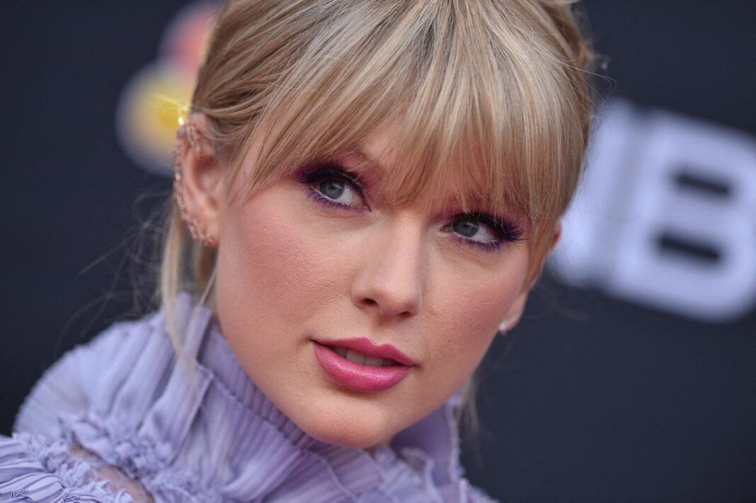 ( προσχέδιο) Taylor Swift: Τόλμησε την πιο hot τάση στο μακιγιάζ!