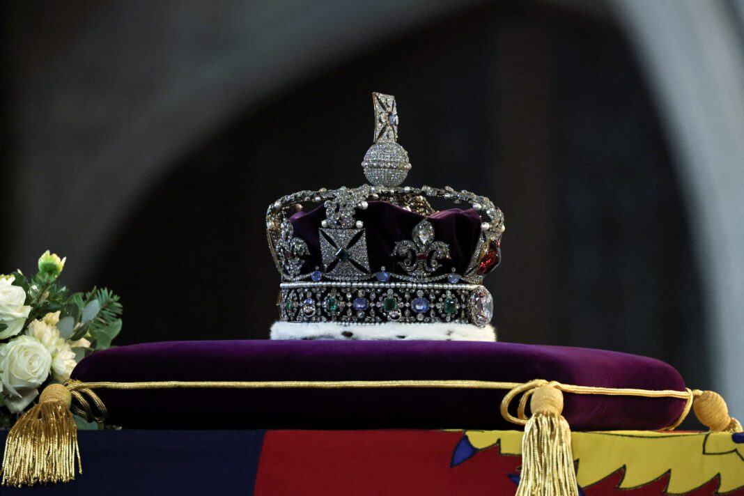 Βασίλισσα Ελισάβετ: Δείτε live το λαϊκό προσκύνημα στη σορό της! Η ουρά ξεπερνά τα 4χλμ