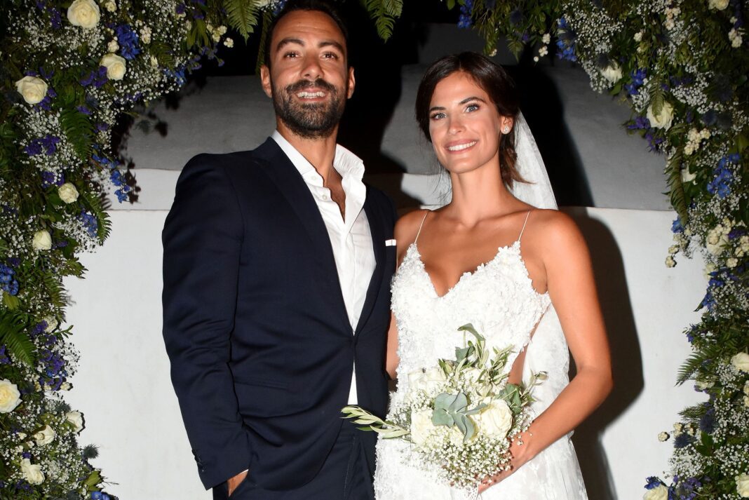 Σάκης Τανιμανίδης - Χριστίνα Μπόμπα: Θα συγκινηθείτε με τα δάκρυα του παρουσιαστή στο αδημοσίευτο βίντεο από τον γάμο τους!