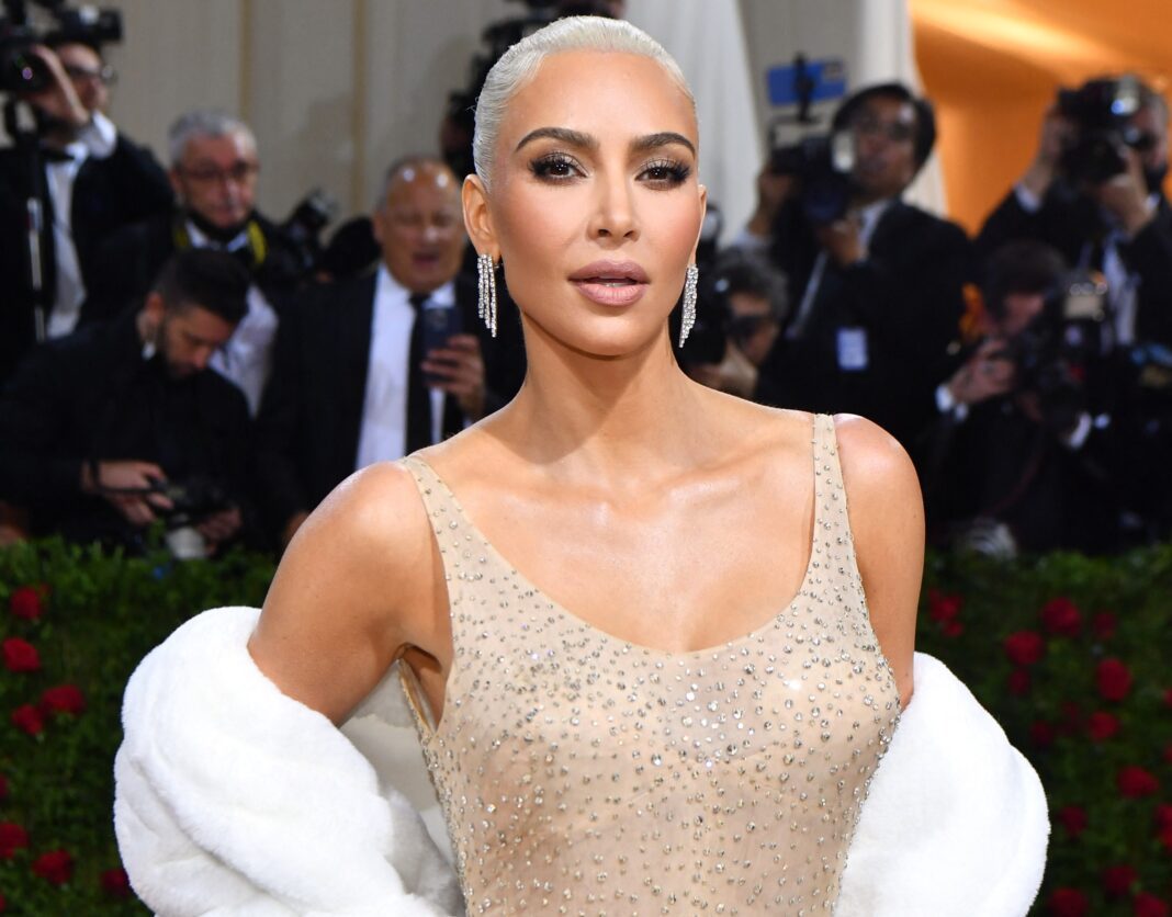 Kim Kardashian: Κι όμως, υπεβλήθη σε επέμβαση αφαίρεσης στήθους! Η μεγάλη αλλαγή στην εμφάνισή της!