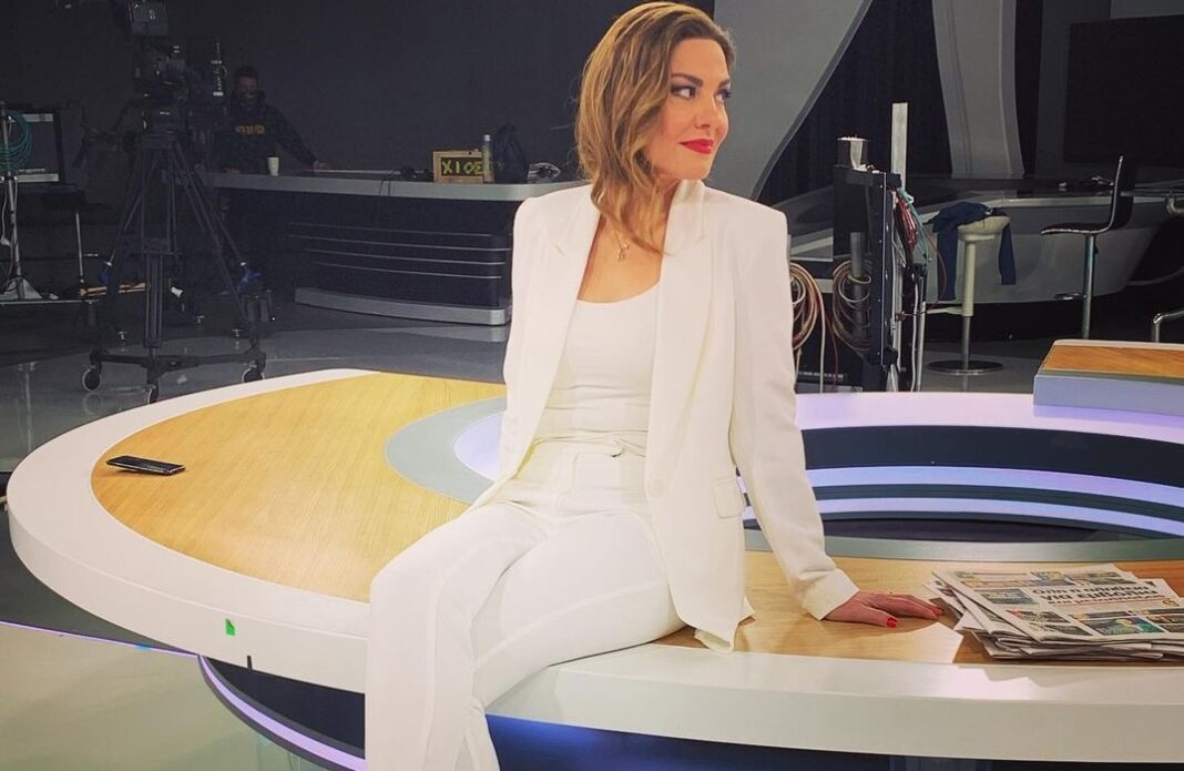 Φαίη Μαυραγάνη: Η νέα πόζα της δημοσιογράφου του ΑΝΤ1 χωρίς make up και φίλτρα! Άβαφη στα 49 της μας δείχνει τις ρυτίδες της!