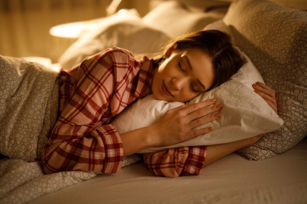 Μάθε γιατί πρέπει να κοιμάσαι κάθε βράδυ την ίδια ώρα - Tips για να βελτιώσεις τον ύπνο σου!