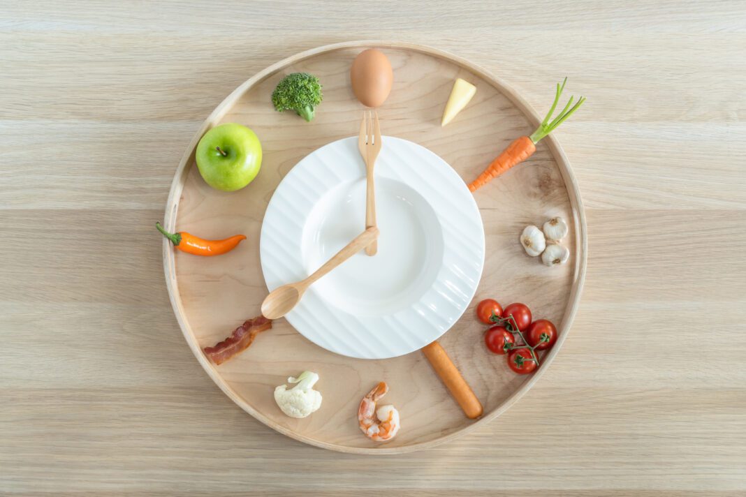 Δίαιτα: Ποια ώρα της ημέρας πρέπει να τρως και να χάσεις παραπάνω κιλά!