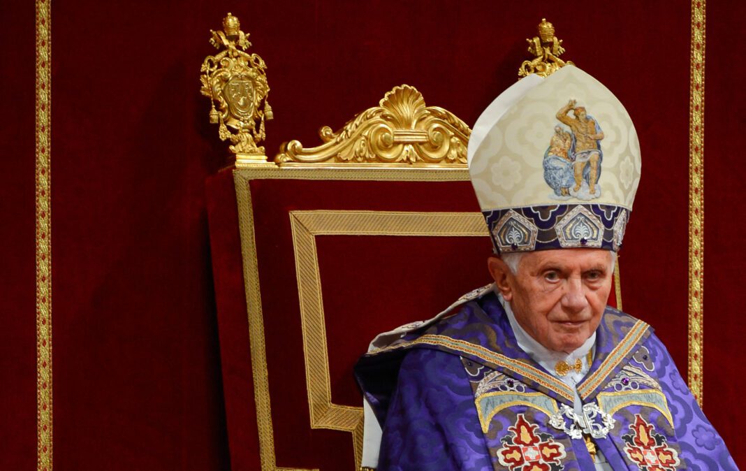 Πέθανε ο πάπας Βενέδικτος