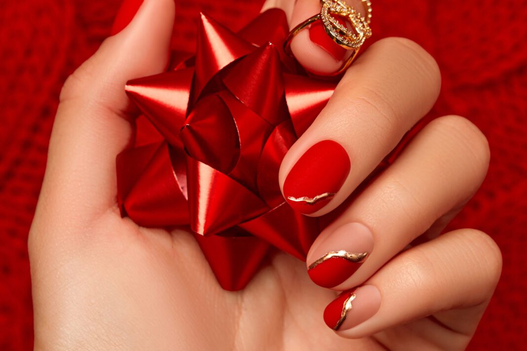 Nail art: Μοδάτα χριστουγεννιάτικα νύχια που θα κερδίσουν τις εντυπώσεις!