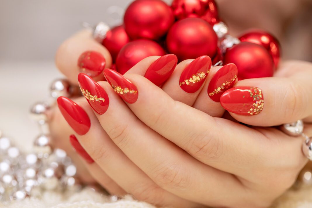 Nail art: Μοναδικά χριστουγεννιάτικα νύχια που θα μαγνητίσουν τα βλέμματα!