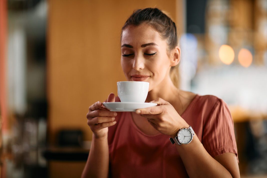 Καφές και καύση λίπους: Πόσο πρέπει να πίνετε για να χάσετε βάρος