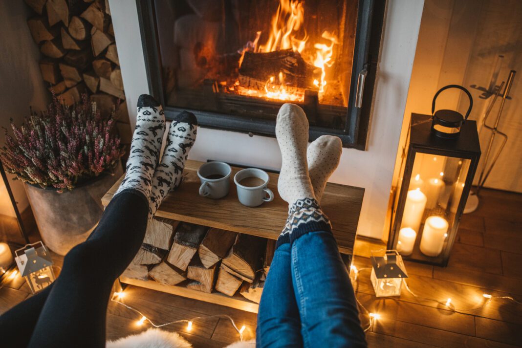 Οι 6 πιο έξυπνοι τρόποι για να ζεστάνετε το σπίτι χωρίς να ανάβετε το καλοριφέρ