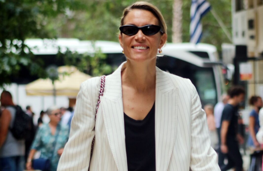 Βίκυ Καγιά: Βόλτα με άψογο street style στο κέντρο της Αθήνας!