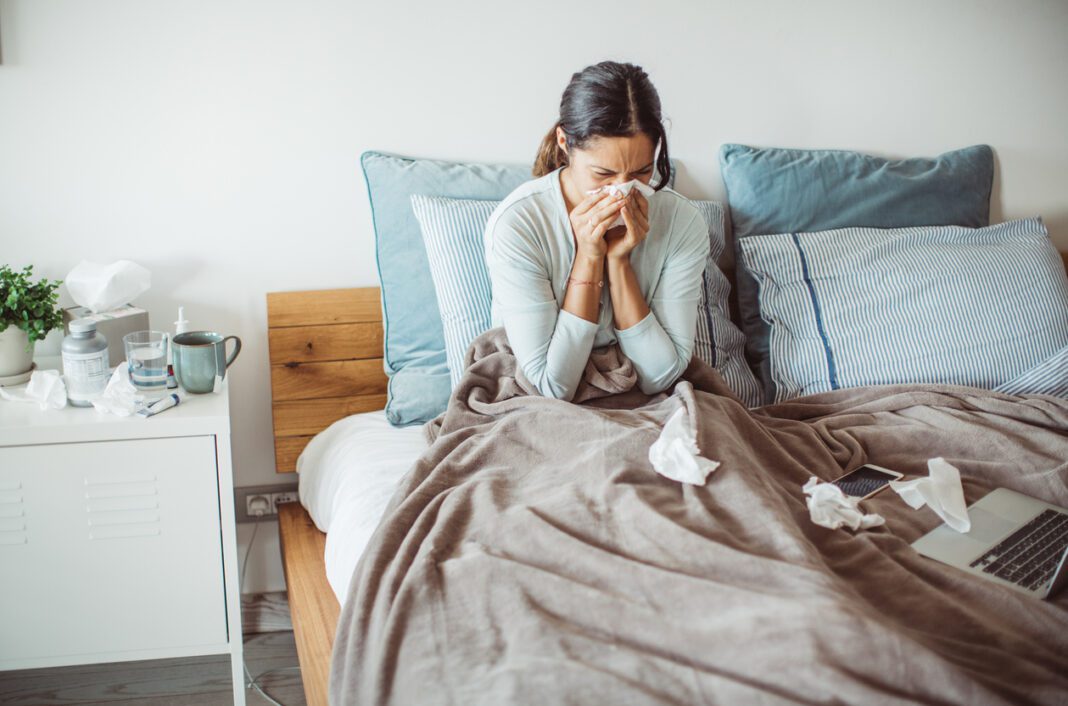 Εποχική γρίπη: Γιατί κρίνονται ανησυχητικά τα επίμονα συμπτώματα;