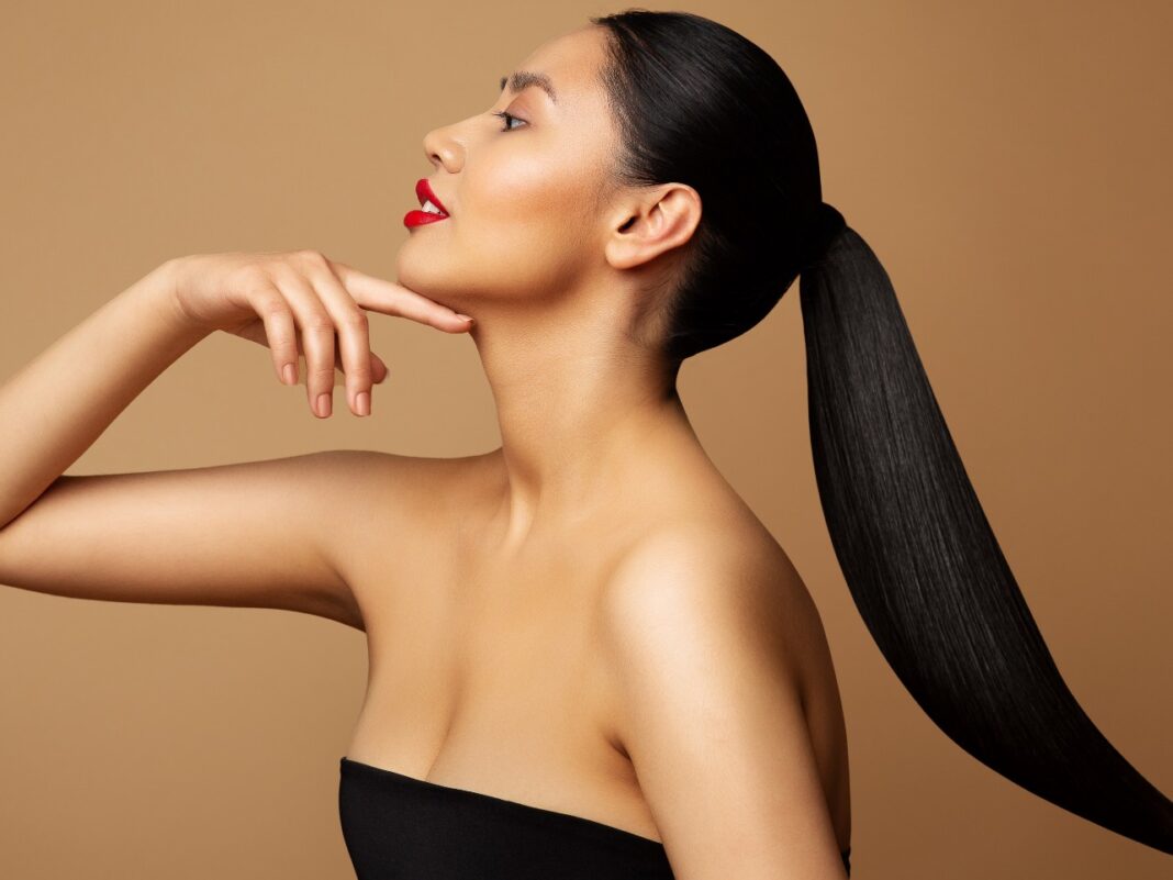 Hair look 2023: Το πιο εύκολο χτένισμα της μόδας για φυσικό botox!