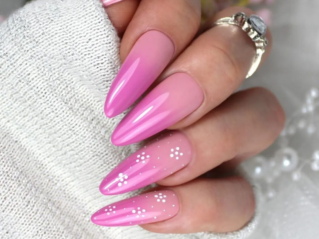 Pink power: Ιδέες για εντυπωσιακά ροζ νύχια τον χειμώνα 2023!