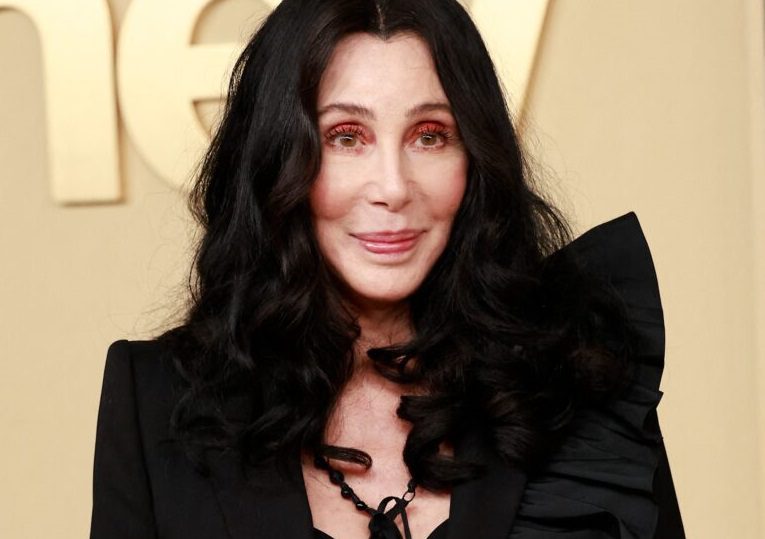 Cher: Εντελώς αγνώριστη! Δείτε την με ξανθά μαλλιά