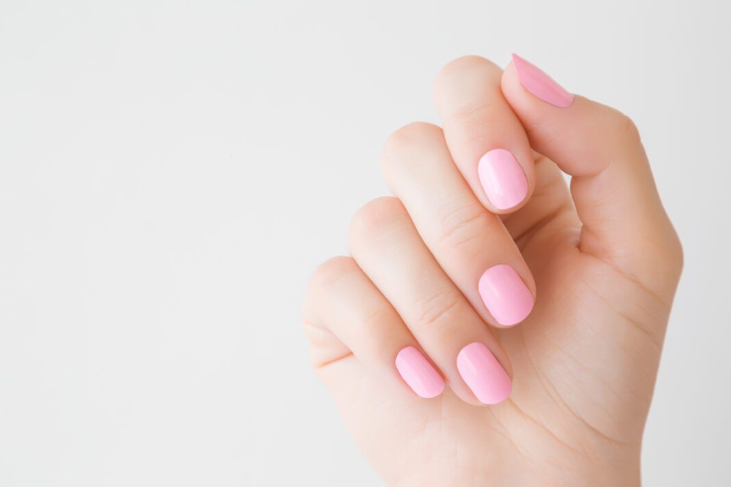 Νail art: Η απόλυτη πρόταση για ροζ νύχια που θα κερδίσουν τις εντυπώσεις!